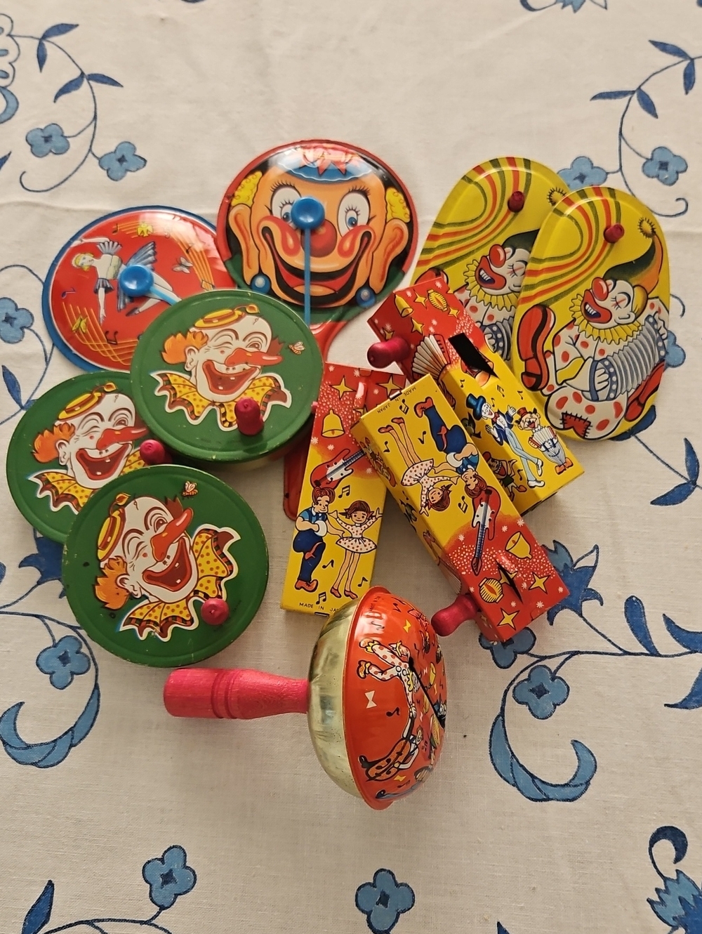 Lit Of 11 Vintage Tin Noisemakers - Colorful Carnival Toys